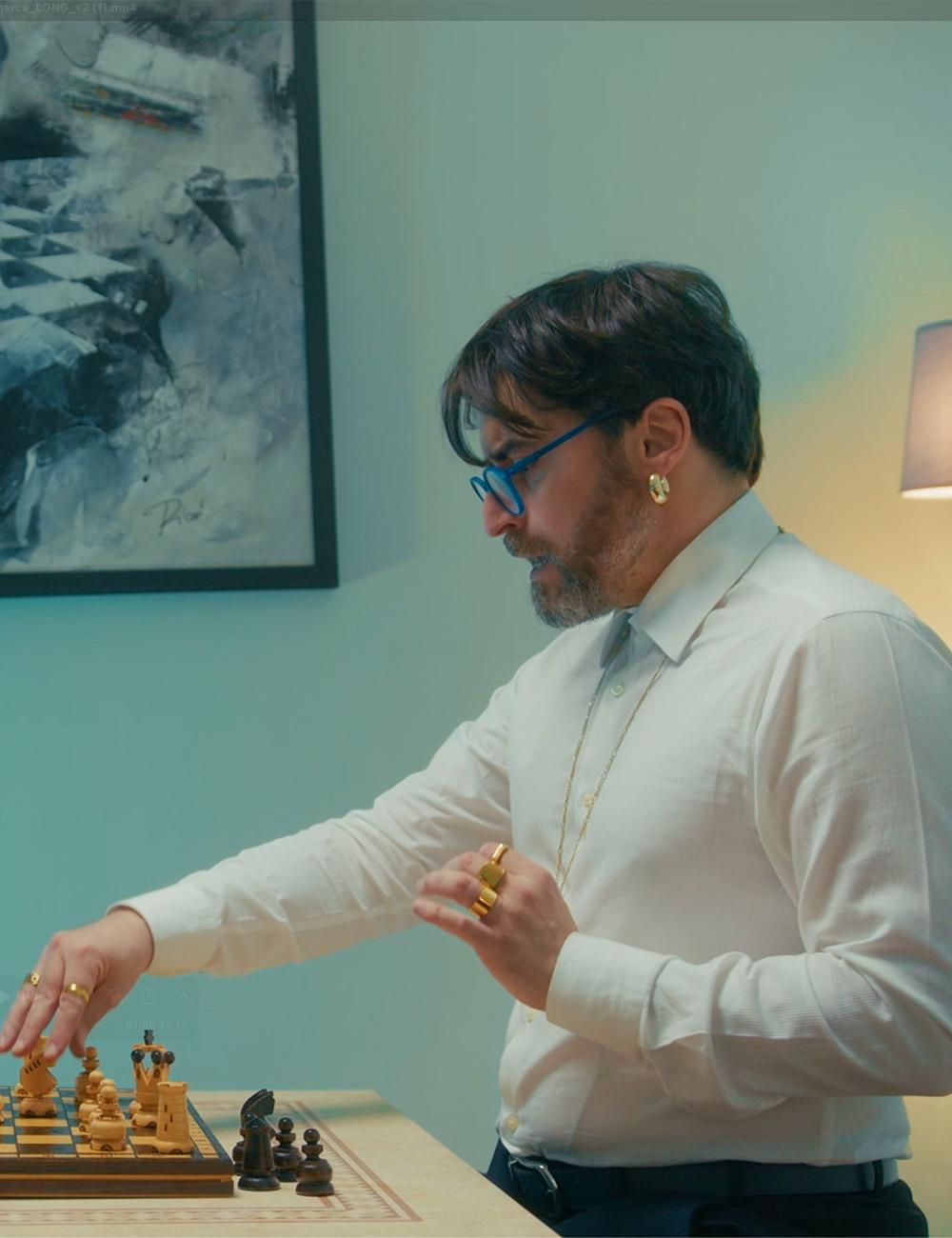 La scena della scacchiera nel film Eeever Il Genio dell’Ecommerce.